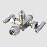 БКН2-28-12Х18Н10Т Блок клапанный 2-х вент. 1/2"NPT(Н)/М20х1,5(В - накид.гайка)/1/2"NPT(Н), Pу40МПа УТ000016072